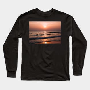 SUNRISE AND SURF ON THE SOUTH CHINA SEA DESIGN Long Sleeve T-Shirt